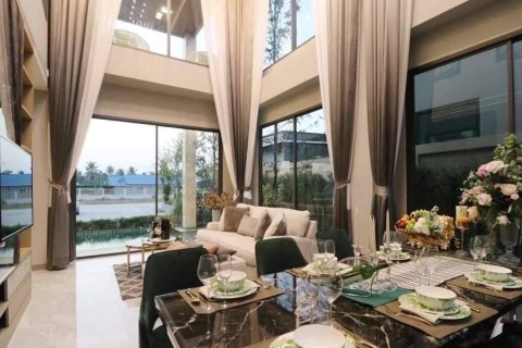Chalet de 4 dormitorios en Pattaya, Tailandia № 172583 - foto 7