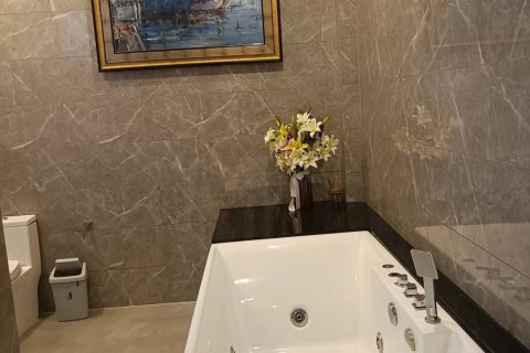 Chalet de 4 dormitorios en Pattaya, Tailandia № 172583 - foto 19