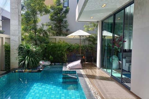 Chalet de 4 dormitorios en Pattaya, Tailandia № 172583 - foto 2