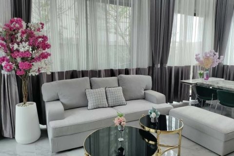 Chalet de 4 dormitorios en Pattaya, Tailandia № 172583 - foto 8