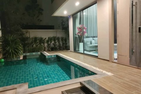 Chalet de 4 dormitorios en Pattaya, Tailandia № 172583 - foto 4