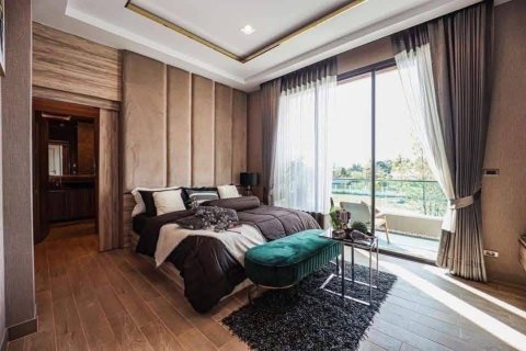 Chalet de 4 dormitorios en Pattaya, Tailandia № 172583 - foto 14