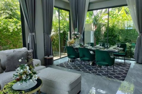 Chalet de 4 dormitorios en Pattaya, Tailandia № 172583 - foto 6