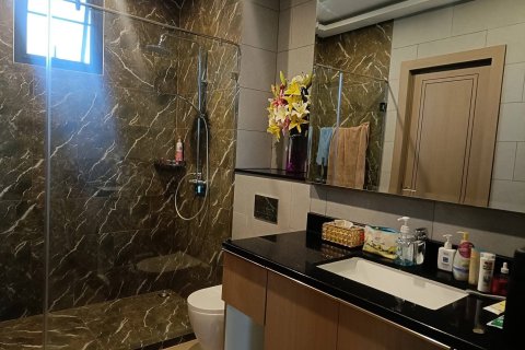 Chalet de 4 dormitorios en Pattaya, Tailandia № 172583 - foto 18