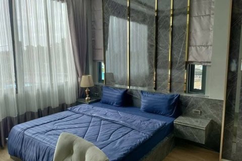 Chalet de 4 dormitorios en Pattaya, Tailandia № 172583 - foto 12