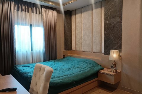 Chalet de 4 dormitorios en Pattaya, Tailandia № 172583 - foto 16