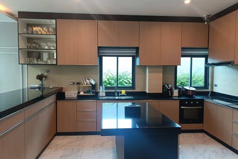 Chalet de 4 dormitorios en Pattaya, Tailandia № 172583 - foto 20