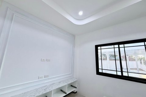 Chalet de 3 dormitorios en Pattaya, Tailandia № 172584 - foto 8