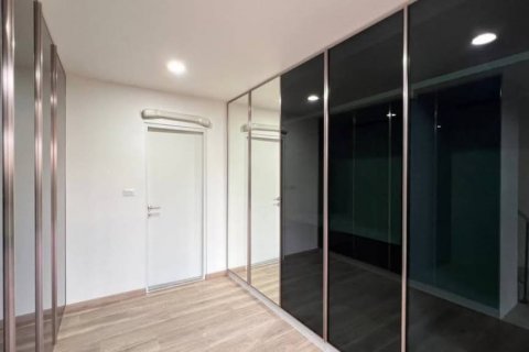 Adosado de 3 dormitorios en Bangkok, Tailandia № 134556 - foto 10