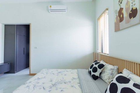 Chalet de 4 dormitorios en Hua Hin, Tailandia № 172655 - foto 9