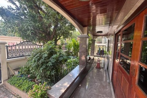 Casa de 5 dormitorios en Suan Luang, Bangkok, Tailandia № 172659 - foto 3