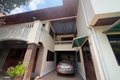 Casa de 5 dormitorios en Suan Luang, Bangkok, Tailandia № 172659 - foto 2