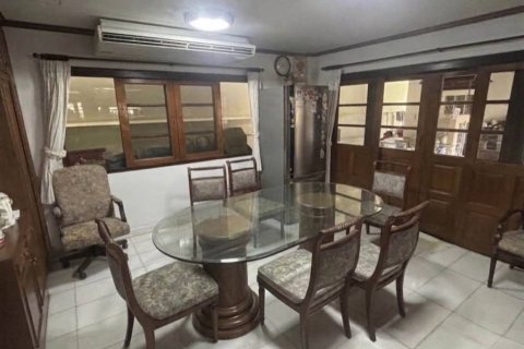 Casa de 5 dormitorios en Suan Luang, Bangkok, Tailandia № 172659 - foto 5