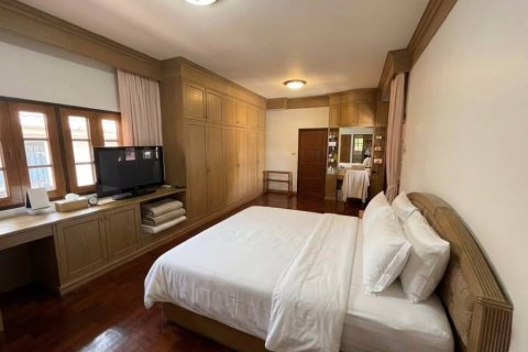 Casa de 5 dormitorios en Suan Luang, Bangkok, Tailandia № 172659 - foto 6