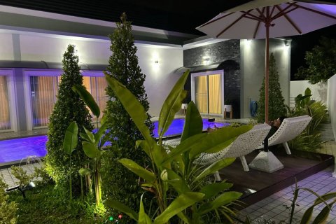 Chalet de 4 dormitorios en Hua Hin, Tailandia № 134527 - foto 3