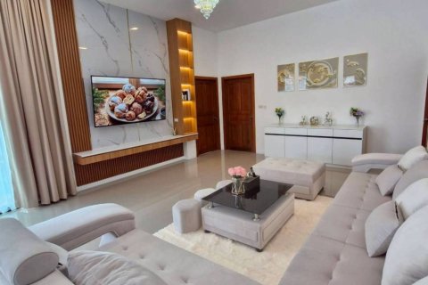 Chalet de 4 dormitorios en Pattaya, Tailandia № 134524 - foto 7