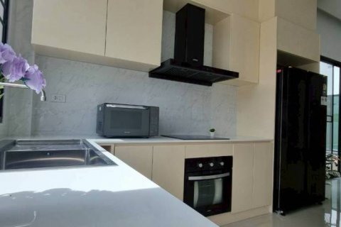 Chalet de 4 dormitorios en Pattaya, Tailandia № 134524 - foto 4