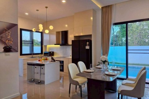 Chalet de 4 dormitorios en Pattaya, Tailandia № 134524 - foto 9