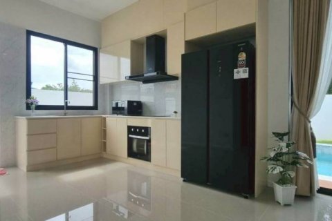 Chalet de 4 dormitorios en Pattaya, Tailandia № 134524 - foto 2