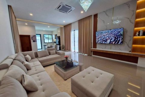 Chalet de 4 dormitorios en Pattaya, Tailandia № 134524 - foto 5