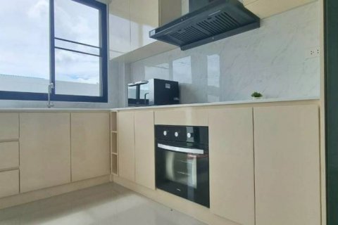 Chalet de 4 dormitorios en Pattaya, Tailandia № 134524 - foto 3