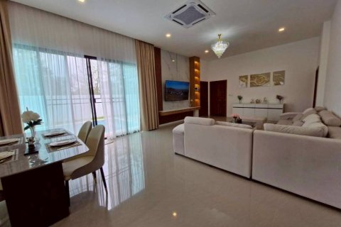 Chalet de 4 dormitorios en Pattaya, Tailandia № 134524 - foto 8