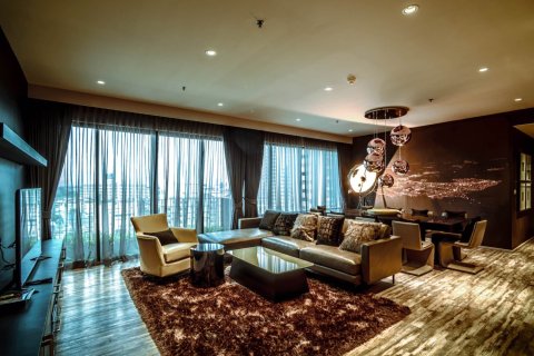 Condo in Bangkok, Thailand, 3 bedrooms № 181034