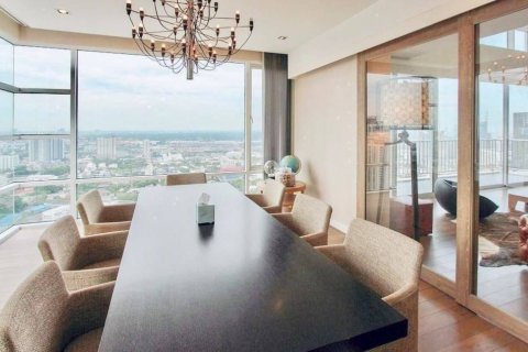 Condominio de 4 dormitorios en Bangkok, Tailandia № 181035 - foto 24