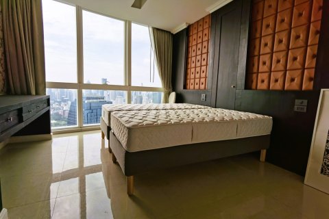 Dúplex de 4 dormitorios en Bangkok, Tailandia № 181036 - foto 13