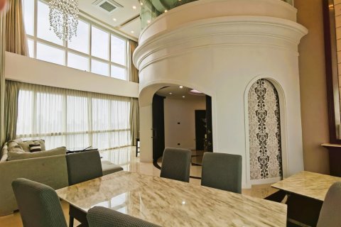 Dúplex de 4 dormitorios en Bangkok, Tailandia № 181036 - foto 4