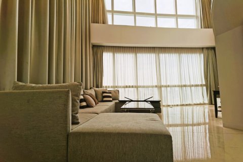 Dúplex de 4 dormitorios en Bangkok, Tailandia № 181036 - foto 3