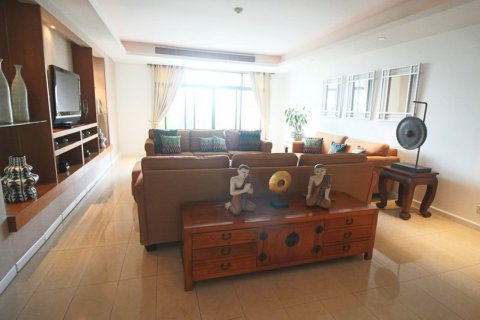 Ático de 4 dormitorios en Bangkok, Tailandia № 181037 - foto 26