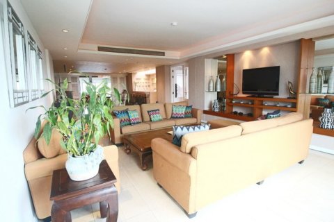 Ático de 4 dormitorios en Bangkok, Tailandia № 181037 - foto 25