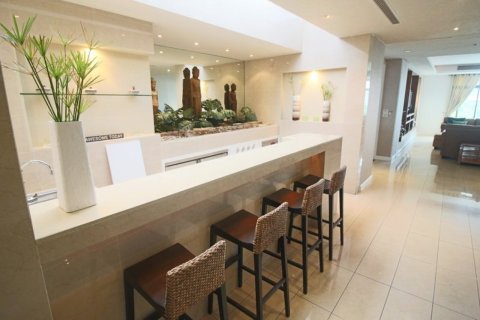 Ático de 4 dormitorios en Bangkok, Tailandia № 181037 - foto 2