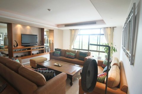 Ático de 4 dormitorios en Bangkok, Tailandia № 181037 - foto 27