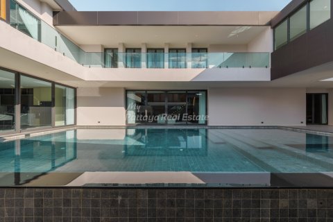 Casa de 8 dormitorios en Pattaya, Tailandia № 209766 - foto 3