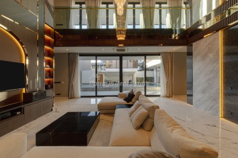 Casa de 8 dormitorios en Pattaya, Tailandia № 209766 - foto 8