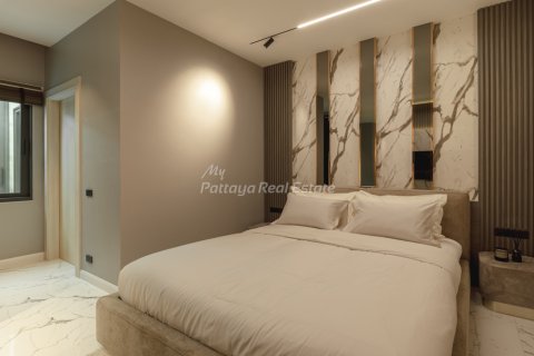 Casa de 8 dormitorios en Pattaya, Tailandia № 209766 - foto 14