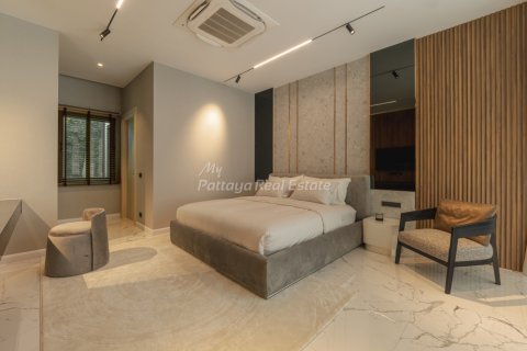 Casa de 8 dormitorios en Pattaya, Tailandia № 209766 - foto 15