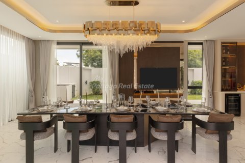 Casa de 8 dormitorios en Pattaya, Tailandia № 209766 - foto 10