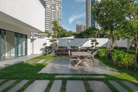 Casa de 8 dormitorios en Pattaya, Tailandia № 209766 - foto 4