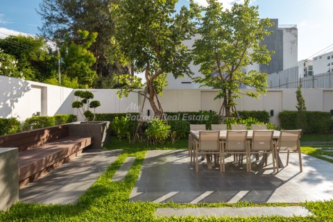 Casa de 8 dormitorios en Pattaya, Tailandia № 209766 - foto 5