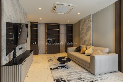 Casa de 8 dormitorios en Pattaya, Tailandia № 209766 - foto 22