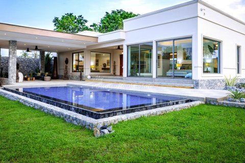 Casa de 3 dormitorios en Pattaya, Tailandia № 32546