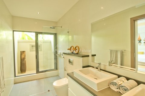 House in Bang Lamung, Thailand 4 bedrooms № 32545 - photo 16