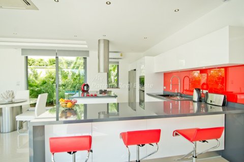 House in Bang Lamung, Thailand 4 bedrooms № 32545 - photo 8