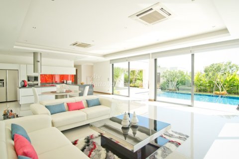 House in Bang Lamung, Thailand 4 bedrooms № 32545 - photo 9