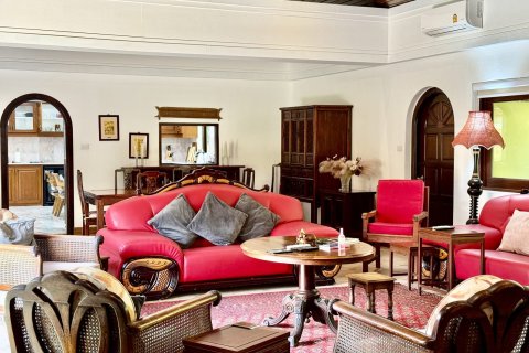 Casa de 4 dormitorios en Bang Sare, Tailandia № 156778 - foto 7
