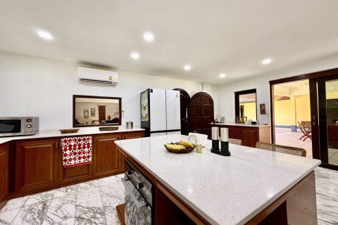 Casa de 4 dormitorios en Bang Sare, Tailandia № 156778 - foto 12