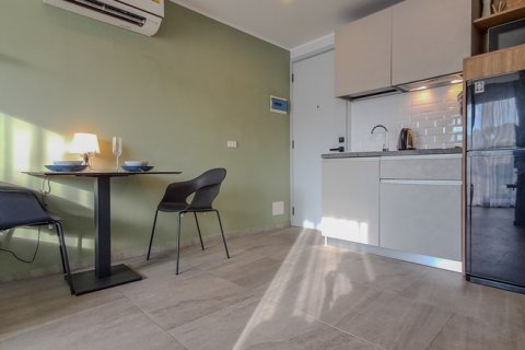 Apartamento de 2 habitaciones en Pattaya, Tailandia № 205821 - foto 2